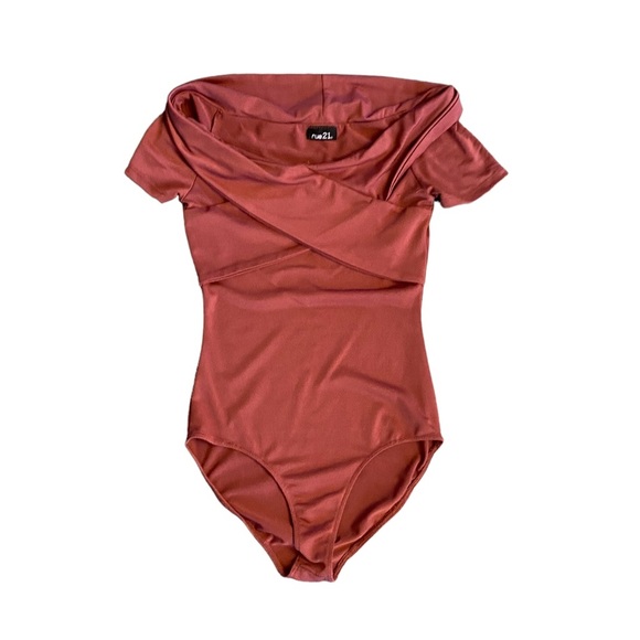 {Rue 21} Off shoulder Fitted Capped Sleeve  Bodysuit - Picture 1 of 4